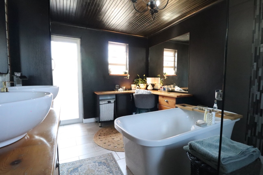 4 Bedroom Property for Sale in Sherwood Eastern Cape